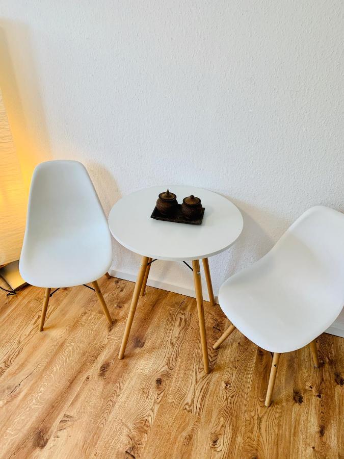 Direkte Uninaehe: Ferienwohnung Mit Grossem Doppelbett, Kuechenzeile Und Neu Renoviertem Badezimmer Homburg  Luaran gambar