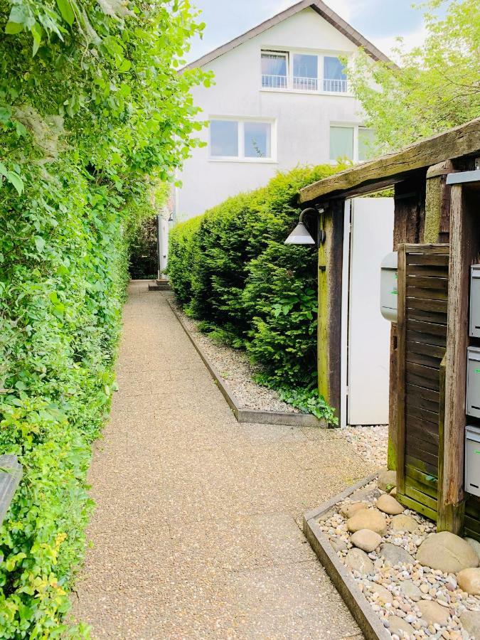 Direkte Uninaehe: Ferienwohnung Mit Grossem Doppelbett, Kuechenzeile Und Neu Renoviertem Badezimmer Homburg  Luaran gambar